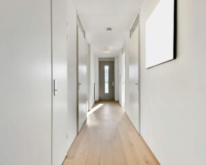 couloir étroit et clair